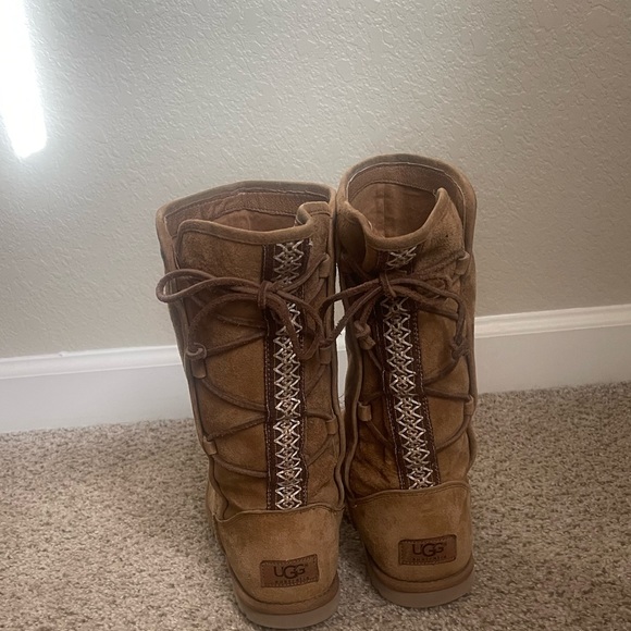 Size 7 UGG boots - Picture 4 of 4